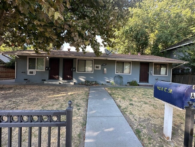 Building Photo - Remodeled Studio Near Sutter Park & Tower Bridge