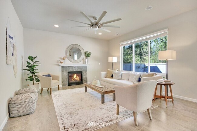 Building Photo - Listed For Rent