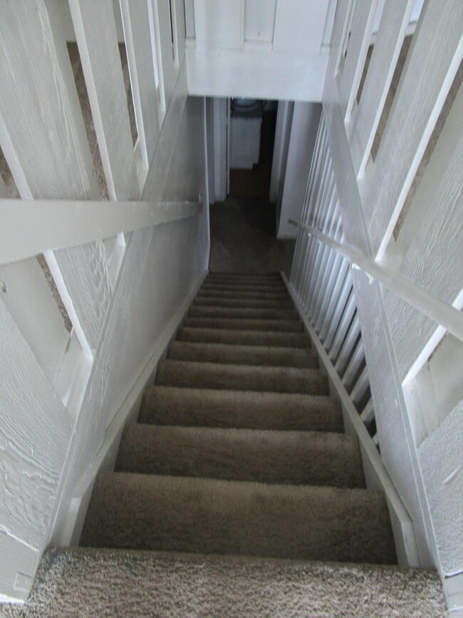 Building Photo - 3016 Alpine Dr