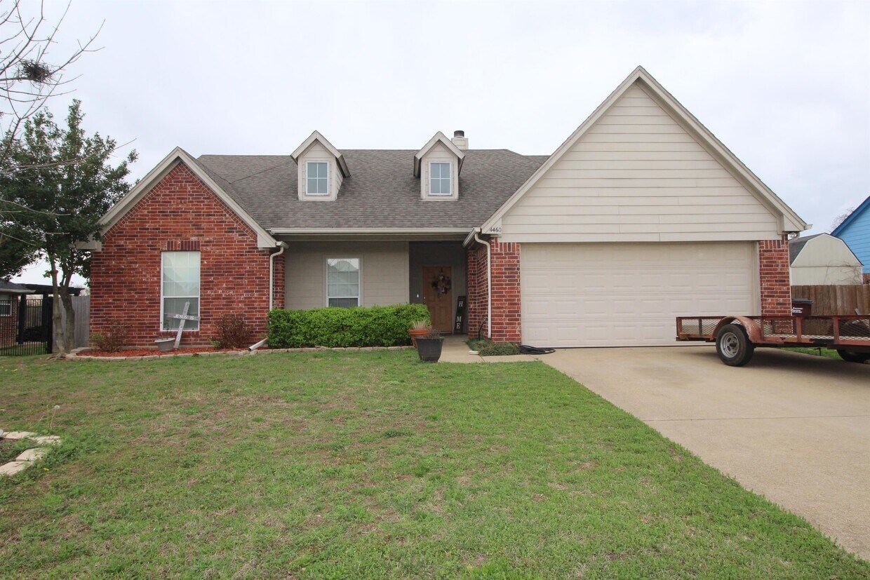 Primary Photo - 4460 Etheridge Cir