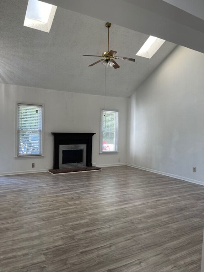 Building Photo - FOR RENT VIRGINIA BEACH