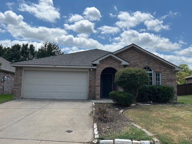 Primary Photo - 1136 Edgewater Dr
