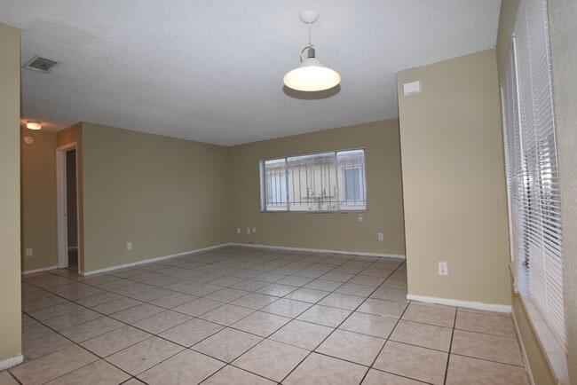 Building Photo - 3115 Split Willow Dr
