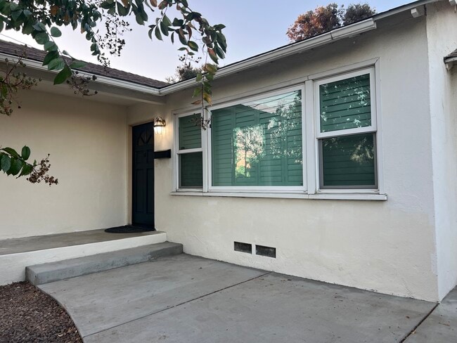 Building Photo - 167 E San Jose Ave