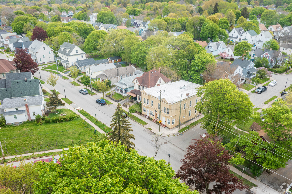 Aerial Photo - 119 Henrietta St