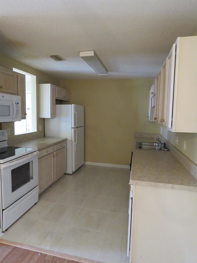 Building Photo - 704 Pelham Square Way