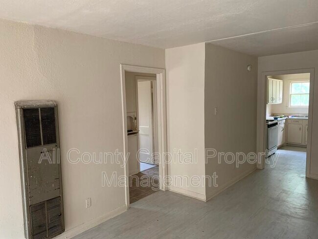 Foto del edificio - 1509 Poage Ave