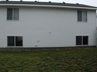 Foto del edificio - 4 bed 2 bath multi-level in Central CDA ( new carpet)