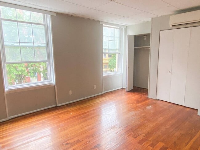 Building Photo - 416 S 15th