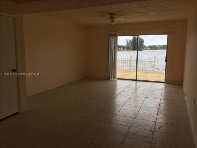 Building Photo - 4132 SW 61st Ave