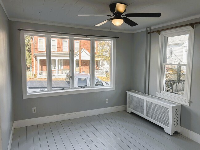 Building Photo - 241 Market St