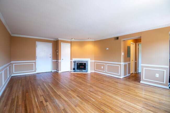Building Photo - 730 7th St SE