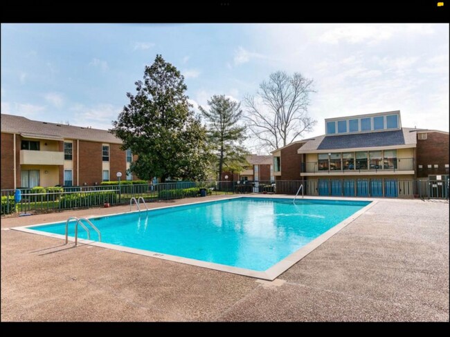 Foto del edificio - 515 Basswood Ave