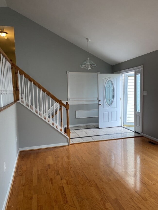 Building Photo - 99 Tanterra Dr