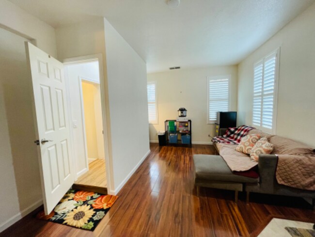 Foto del edificio - 949 Mason Ct