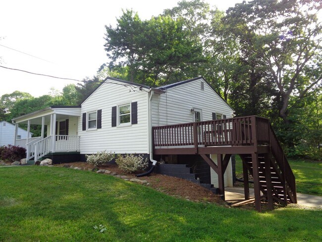 Foto del edificio - 2-bedroom House off Country Club