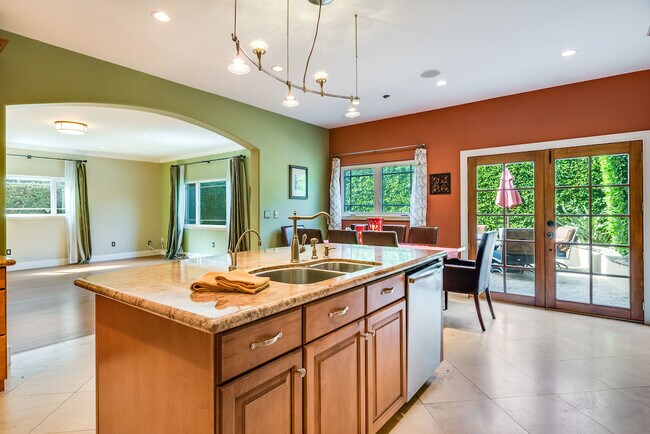 Building Photo - 2006 Manhattan Beach Blvd