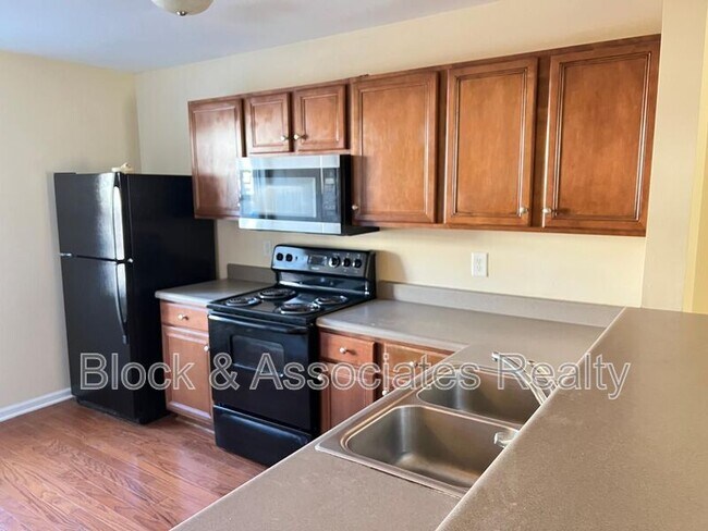 Building Photo - 8916 Thornton Garden Ln