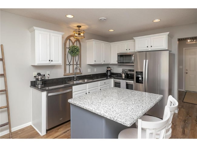 Building Photo - 578 Pointe Ct SW