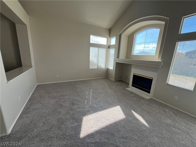Foto del edificio - 7915 Laurelton Pl