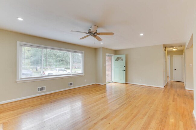 Foto del edificio - 1701 Meredith Rd