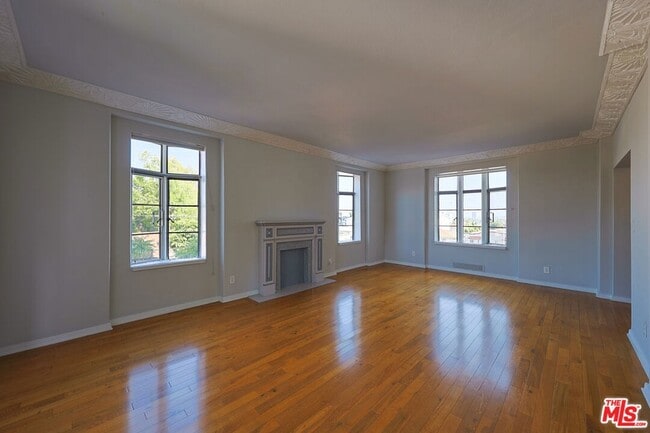 Photo - 1314 Hayworth Ave Apartment
