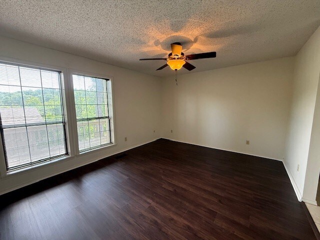 Foto del edificio - 2210 Oakwood Ave