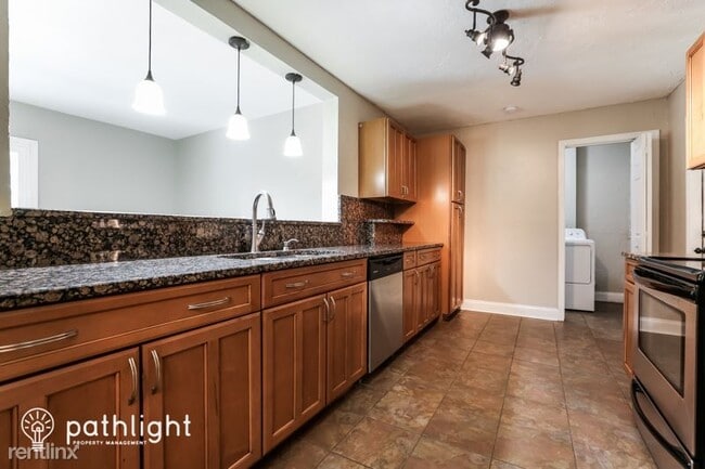 Building Photo - 3 br, 2 bath House - 2425 Arapaho Street UNIT