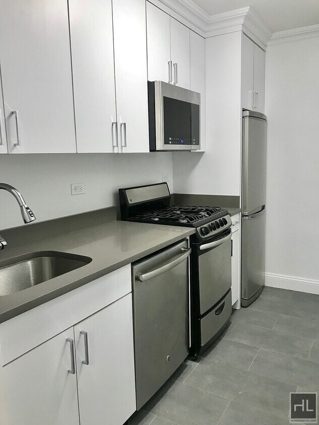 Building Photo - 5 AVENUE