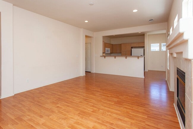 Building Photo - Move-In Ready Sparks Home with 2 Car Garage