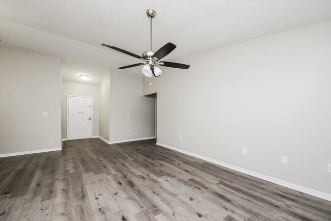 Building Photo - 2928 Dana Ln