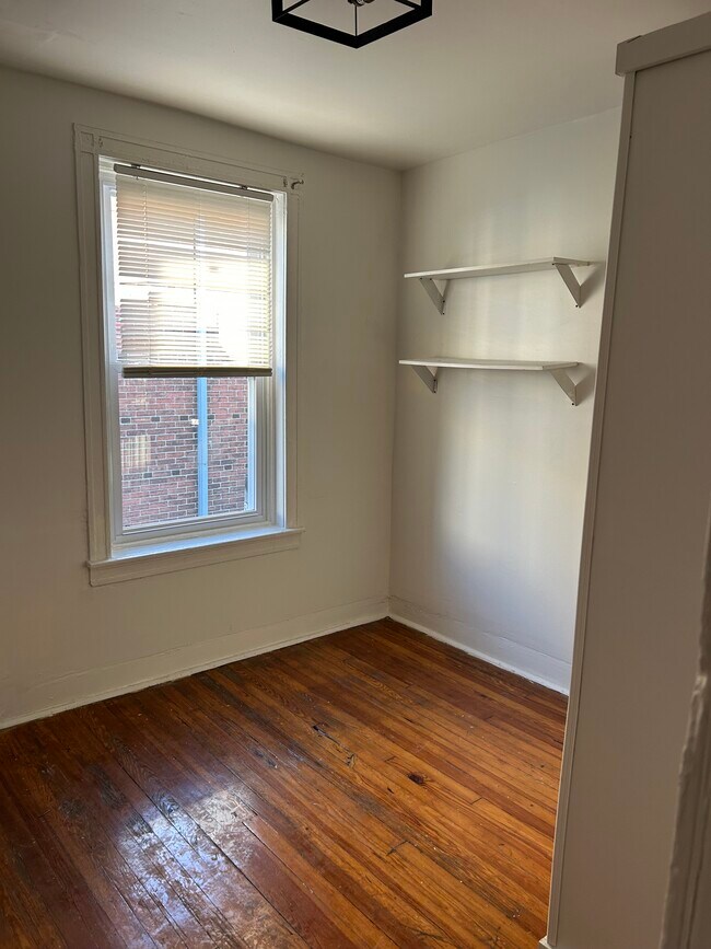 Bedroom #3 - 1925 N Myrtlewood St