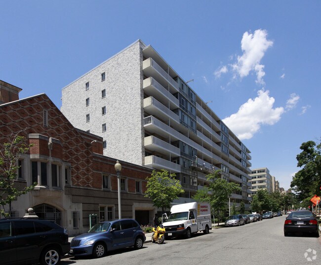 Foto del edificio - Potomac Plaza Terraces