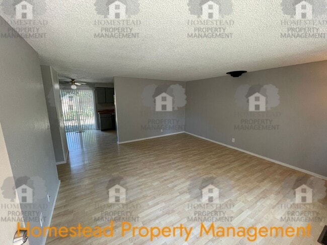 Building Photo - Hard to find 3 bedroom 2, bathroom.