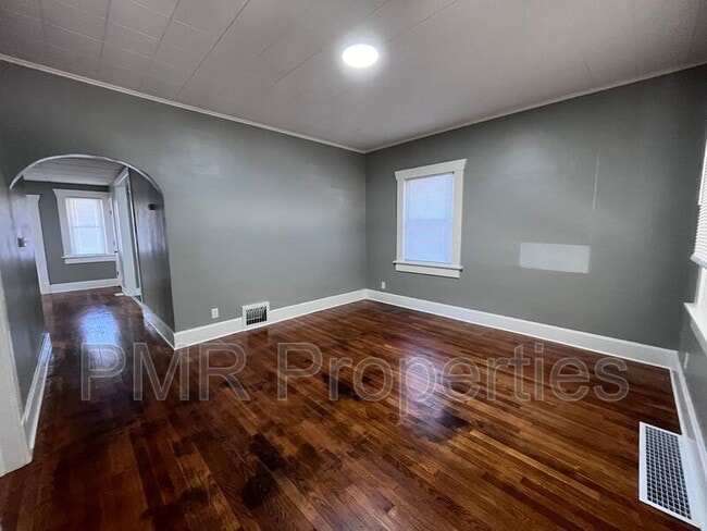 Building Photo - 3818 Terrace Ave