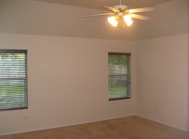 Dormitorio principal - 302 Howard Way Dr