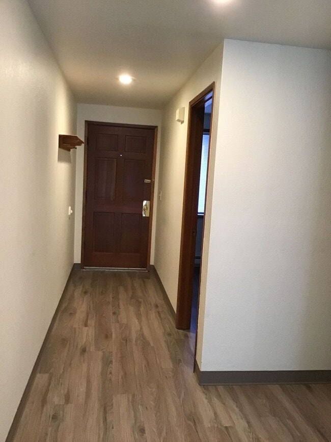Building Photo - East Medford - Nice & Clean One Bedroom Fi...