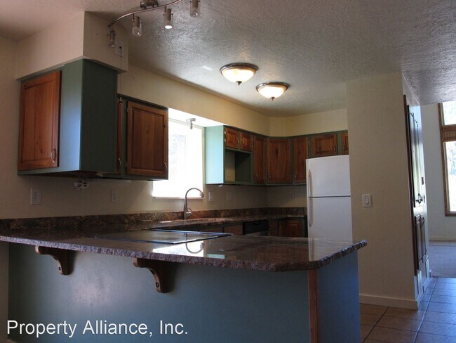 Building Photo - 5 br, 4 bath House - 115 Aspen Terrace