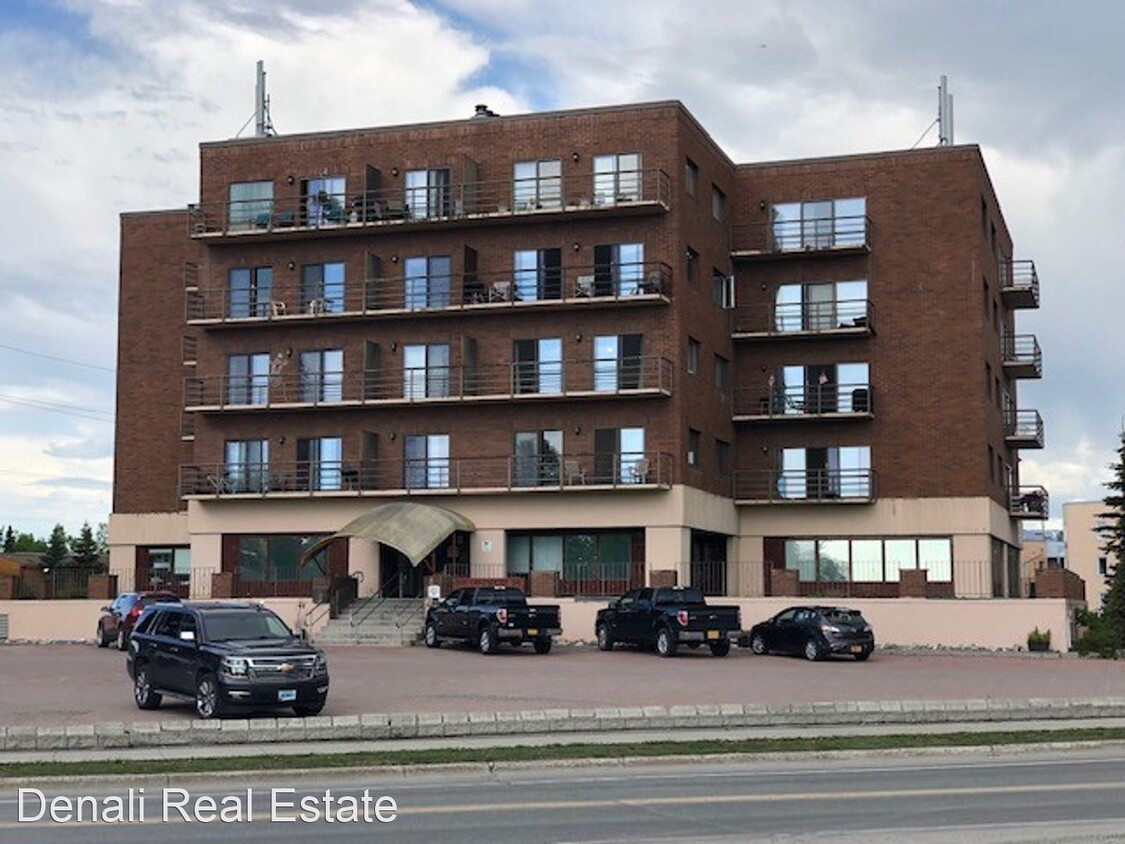 Primary Photo - 1 br, 1 bath House - 3105 Lakeshore Dr. #3...