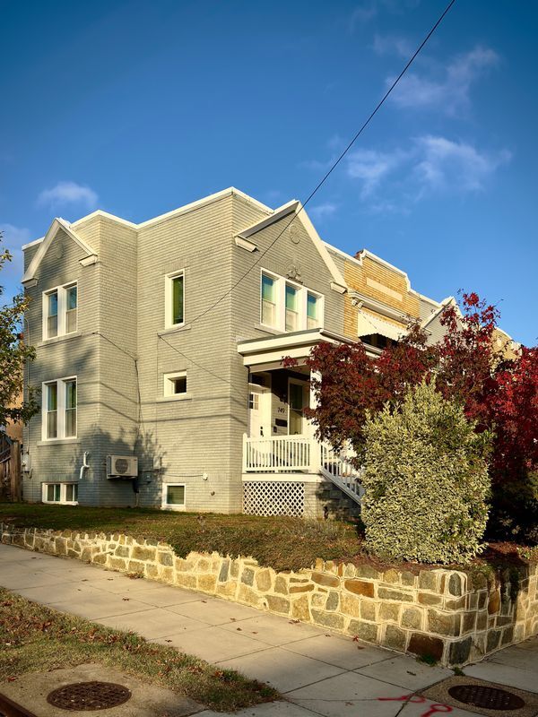 Building Photo - 749 Hamilton St NW