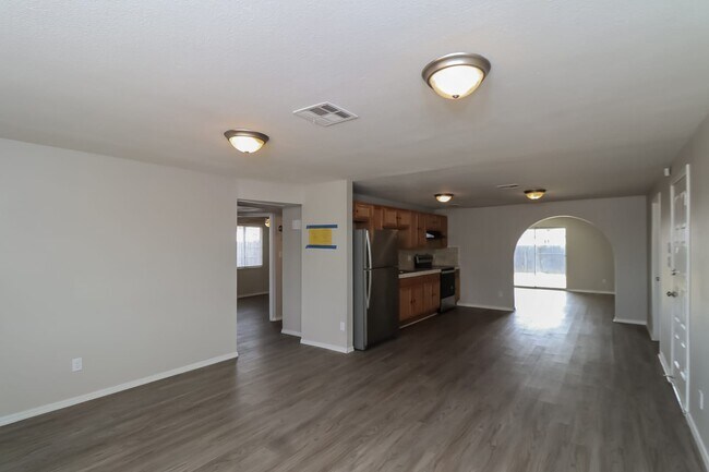Building Photo - 7009 W Palm Ln
