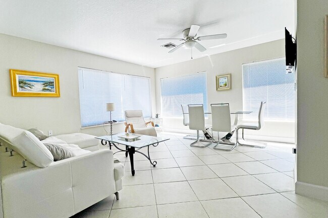 Foto del edificio - 3541 NE Ocean Blvd