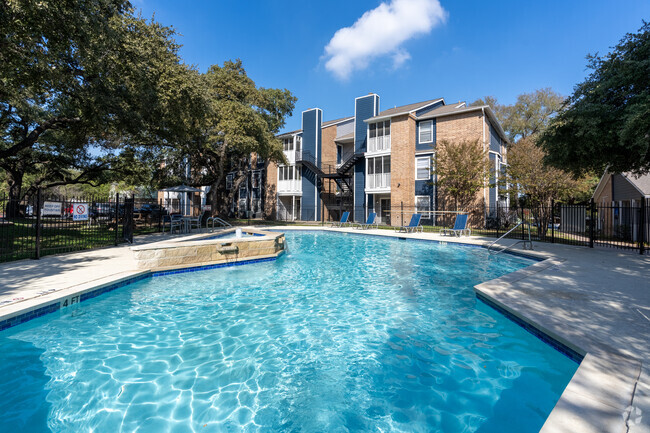 Piscina - Remington House Apartments