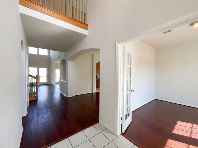 Foto del edificio - 200 Rippling Creek Ln