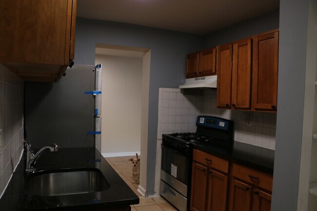 Building Photo - 5931 Quantrell Ave