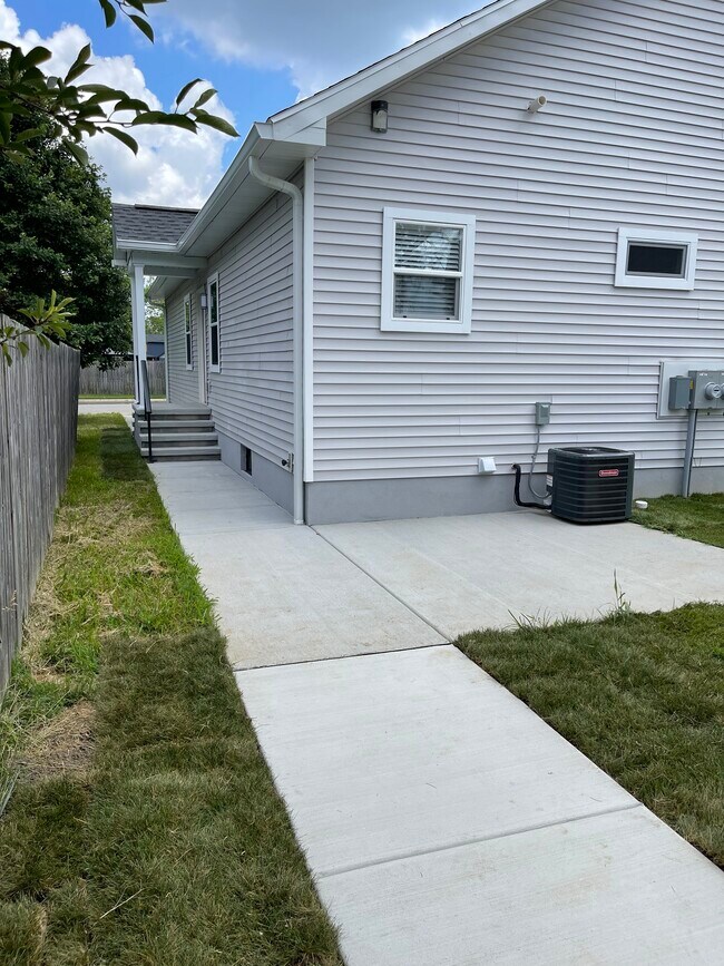 1225 Culver Dr, Evansville, IN 47713 Condo for Rent in Evansville, IN