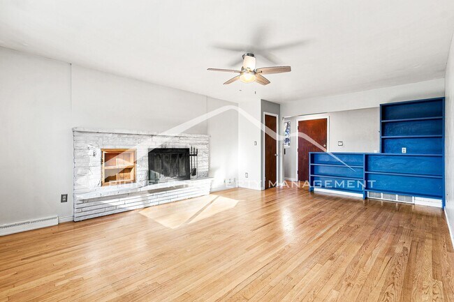 Building Photo - Spacious Home with Fully Fenced Yard and 2...
