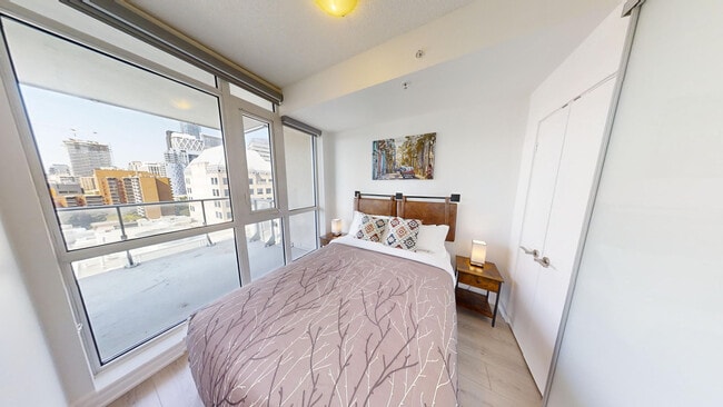 Building Photo - 199 Richmond St W