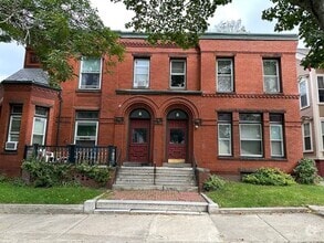 Building Photo - 8 Park St