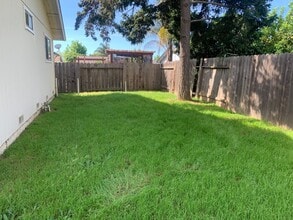 Building Photo - 1731 Markham Ct